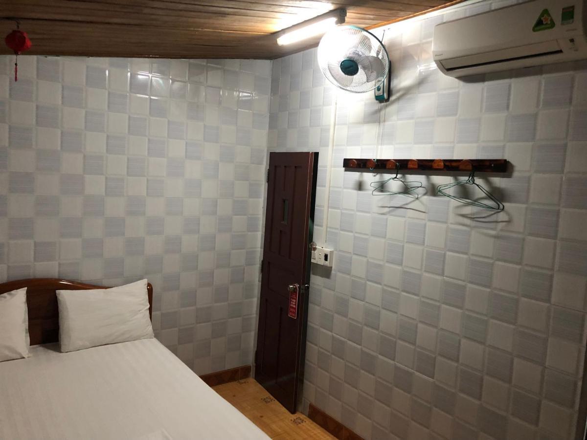 Nha Lan Homestay Хойан Экстерьер фото