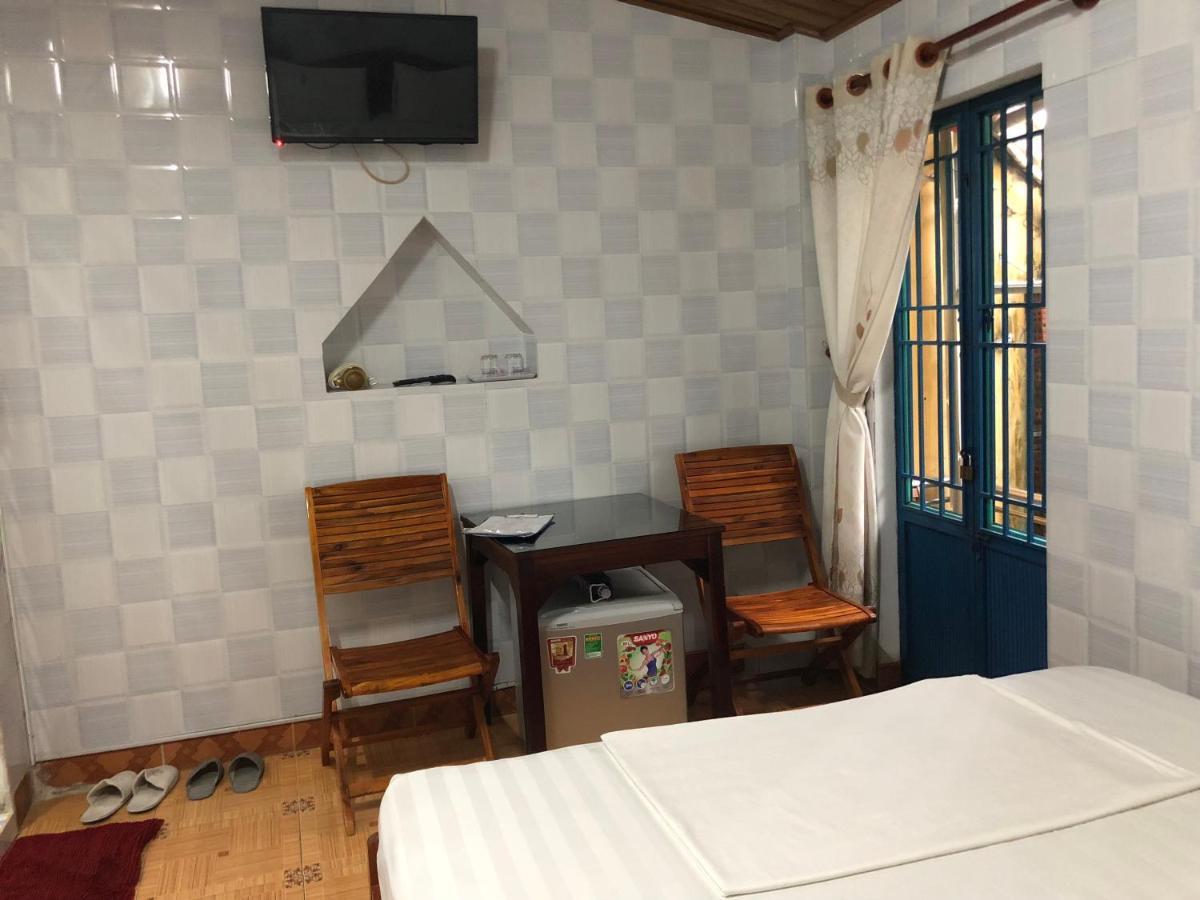 Nha Lan Homestay Хойан Экстерьер фото